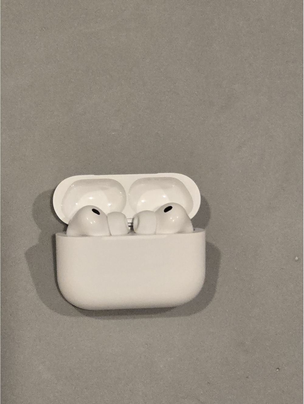 New Sealed AirPods Pro 3 with Wireless Charging Case Sealed Box - Picture 3 of 4